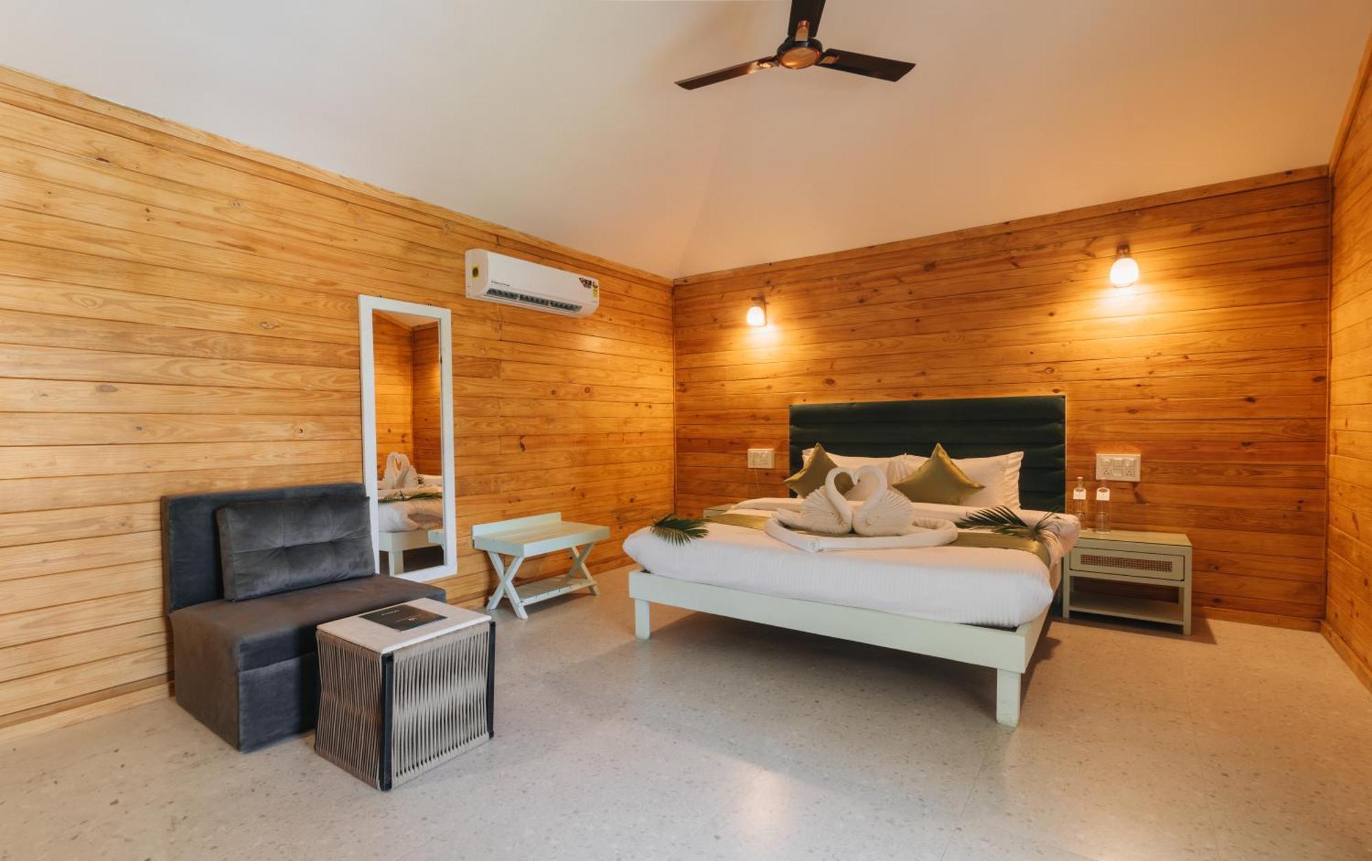 Stone Wood Premier 3* Dandeli