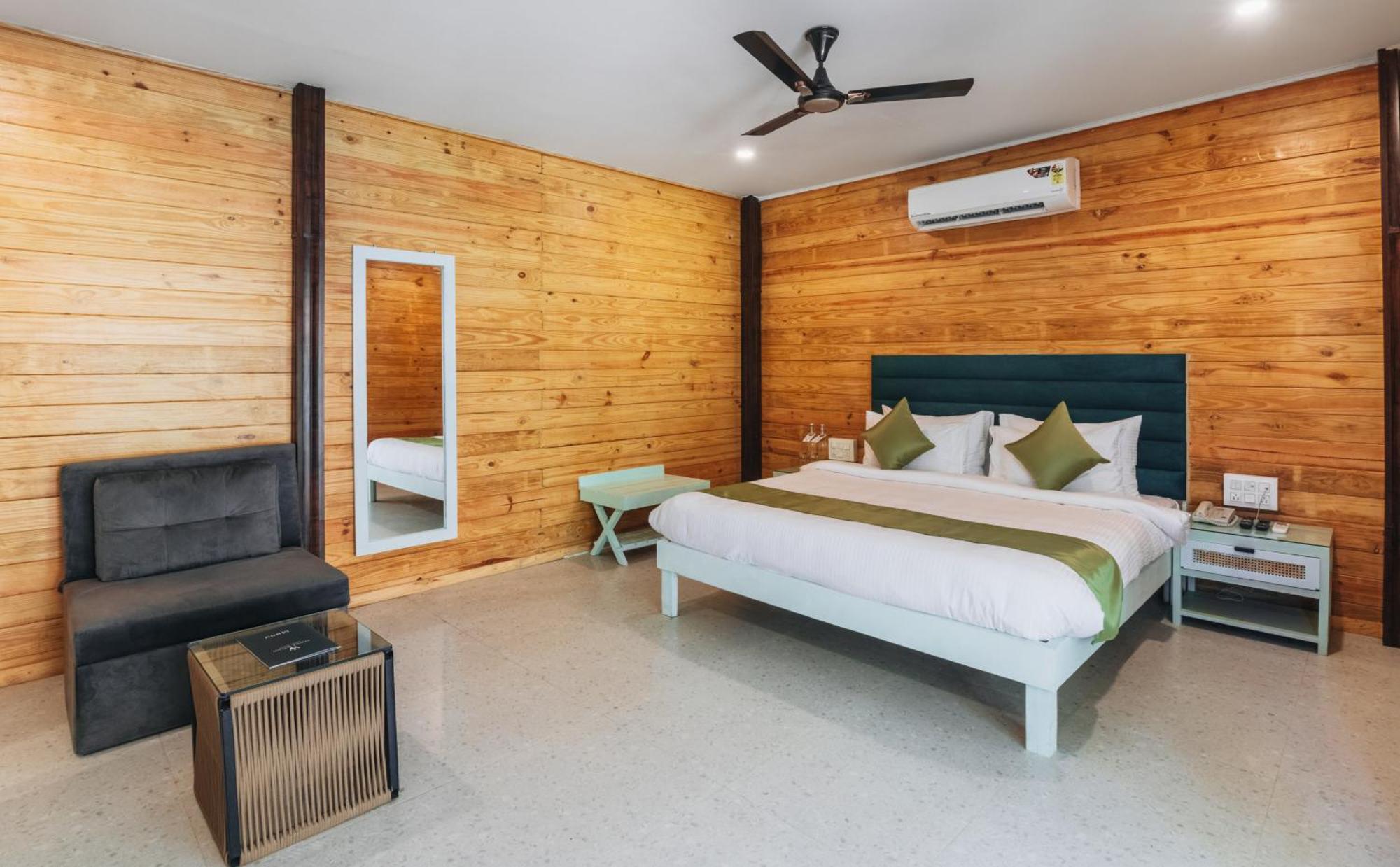 Stone Wood Premier 3*