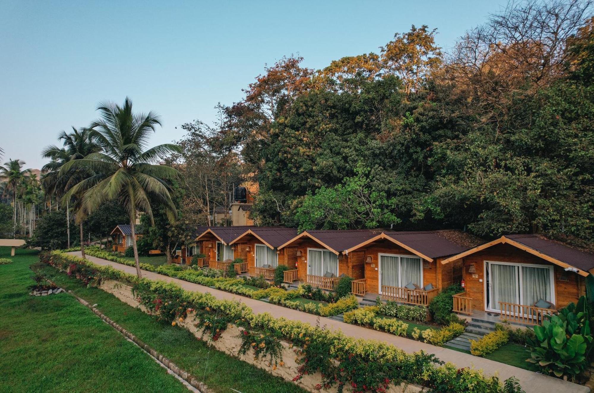 Stone Wood Premier Hotel 3*